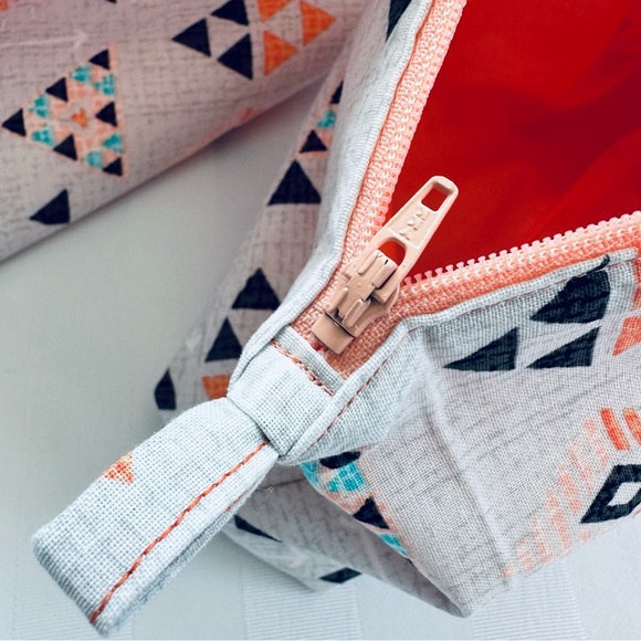 Geometric Patterned Pouch Set - Picture 4 of 8